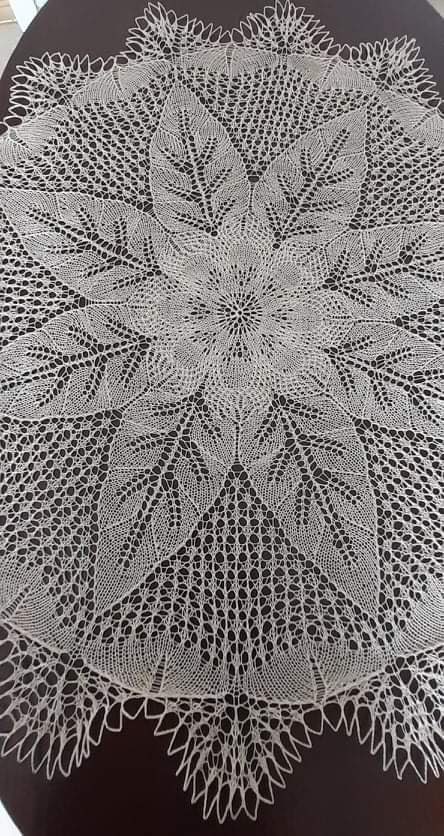 handmade-lithuanian-knitted-table-cloth