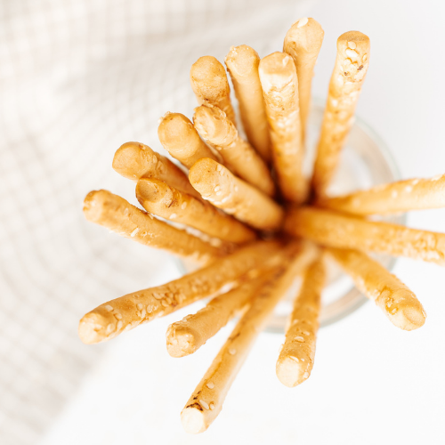 Biržų-duona-bread-sticks-with-sesame-seeds
