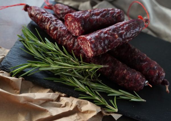 serno-peda-vytinta-danieliaus-desra-su-trumais serno-peda-deer-sausage-with-truffle